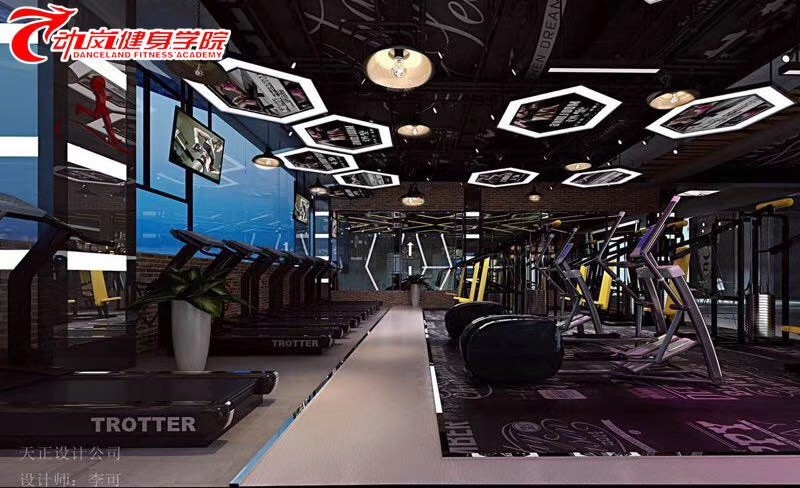 超大器械区、动感单车、阳光跑步机、应有尽有的专业健身房加盟店设备为您打造专业的健身空间。